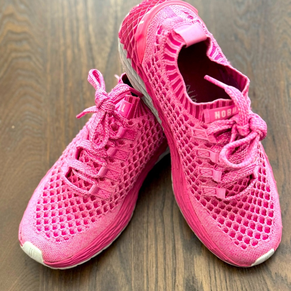 NOBULL Knit Runners- size 7.5🩷